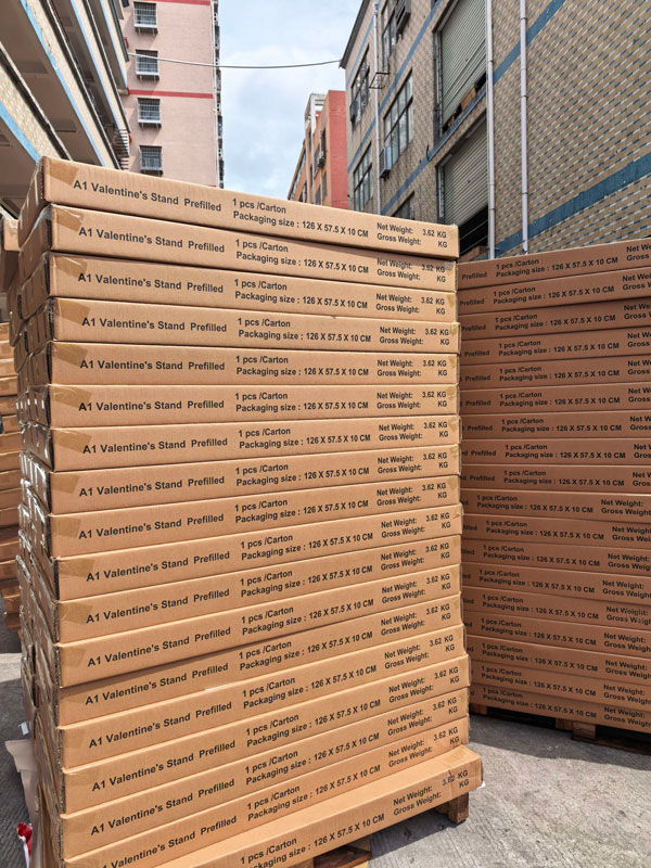 Et stort antall bestillinger fra SINST har blitt lastet inn i containere og sendt til oversjøiske markeder