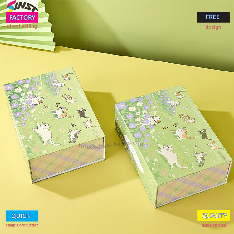 Søt katteplysj anheng gaveeske