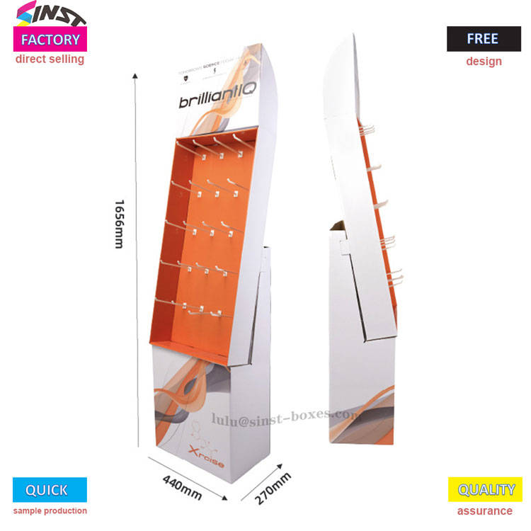 Utstillingsstativ i papp med musekrok